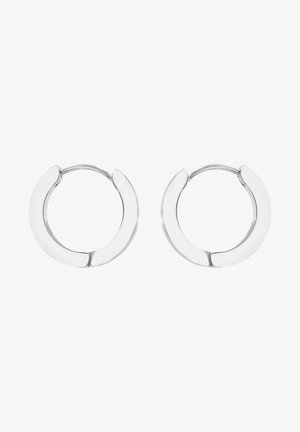 Orecchini a cerchio in argento con una finitura liscia e lucida e un design semicircolare, caratterizzati da una sottile apertura per la chiusura.