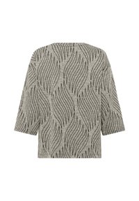 Suéter gris claro con mangas de tres cuartos, que presenta un patrón de líneas onduladas negras, textura acanalada y un corte relajado.