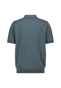 Camisa polo de manga corta en verde azulado oscuro, de tejido de punto. Presenta un cuello clásico, dobladillo acanalado y una textura suave sin detalles adicionales.
