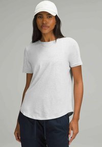 Love Crew - Lihtne T-särk - white