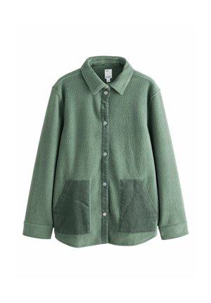 Veste en polaire verte avec une surface texturée, des poches en velours côtelé et des boutons pression sur le devant. Elle dispose d'un col pointu et de manches longues.