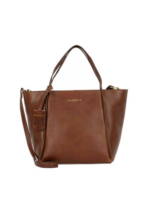 Borsa a tracolla in pelle marrone con una forma affusolata, dotata di manici corti, una tracolla removibile e un'etichetta con logo impresso in modo discreto. Cerniera in tono dorato.