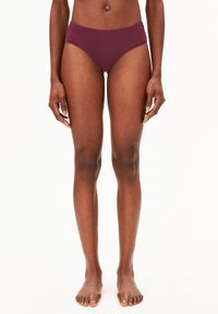 Burgunderfarbene, hochtaillierte Damenunterwäsche aus weichem, dehnbaren Stoff mit nahtlosem Design und ohne sichtbare Beschläge.
