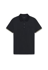 Polo negro de algodón, con cuello clásico, tapeta de tres botones y detalles a rayas en las mangas. Un bolsillo en el pecho.