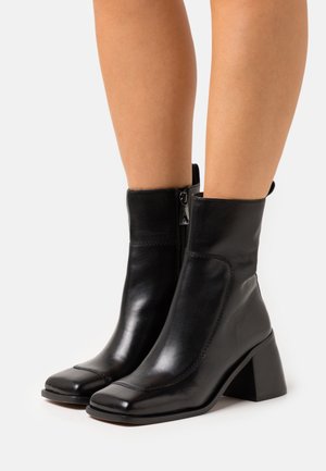 HUXLOW - Classic ankle boots - black
