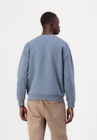 Lyle & Scott OVERSIZED CREW NECK - Felpa - light blue