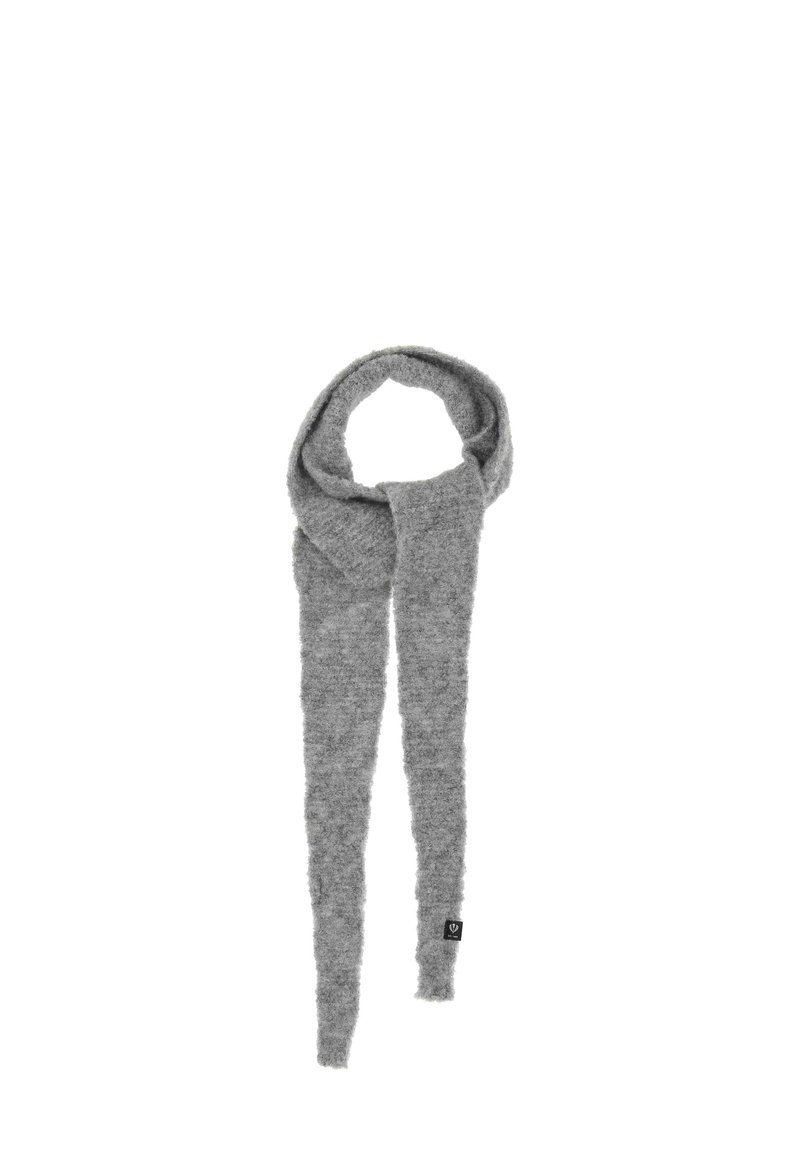 Grande écharpe en laine grise avec une texture douce et duveteuse. Conçue en forme longue et fine, avec une étiquette de marque noire à une extrémité.