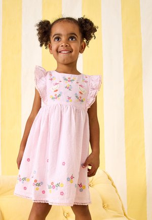 JoJo Maman Bébé REGULAR FIT - FRILL SHOULDER EMBROIDERED  - Jurk - pink seersucker duck