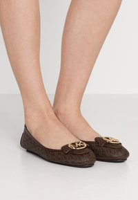 MICHAEL Michael Kors LILLIE  - Ballerines - brown
