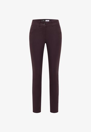 Burgunderfarbene, figurbetonte Hose aus dehnbarem Stoff, mit fünf Taschen, Gürtelschlaufen und einem vorderen Knopfverschluss. Glatte Textur und schmal zulaufende Beine.