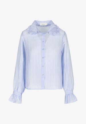 Blusa azul claro de manga larga con rayas verticales blancas, cuello con volantes, cierre de botones en la parte delantera y puños con volantes.