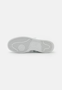 New Balance BB480 UNISEX - Sneakers basse - white/light grey melange