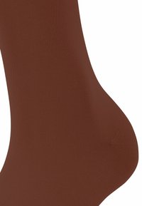 Braune gerippte knielange Socke mit glatter Textur, die eine enganliegende Form und dezente Details am Bund und Zehenbereich aufweist.