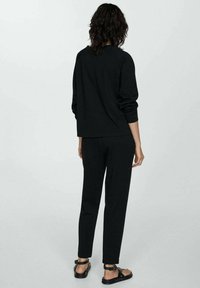 Mango Tepláky - black