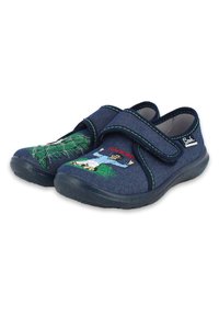 Marine textielschoenen met een klittenbandsluiting, met groene stiksels en geborduurde ontwerpen van een cartoonfiguur en loof op elk paar.