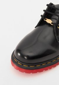 Dr. Martens 1461 YOTS UNISEX - Instappers - black/brown