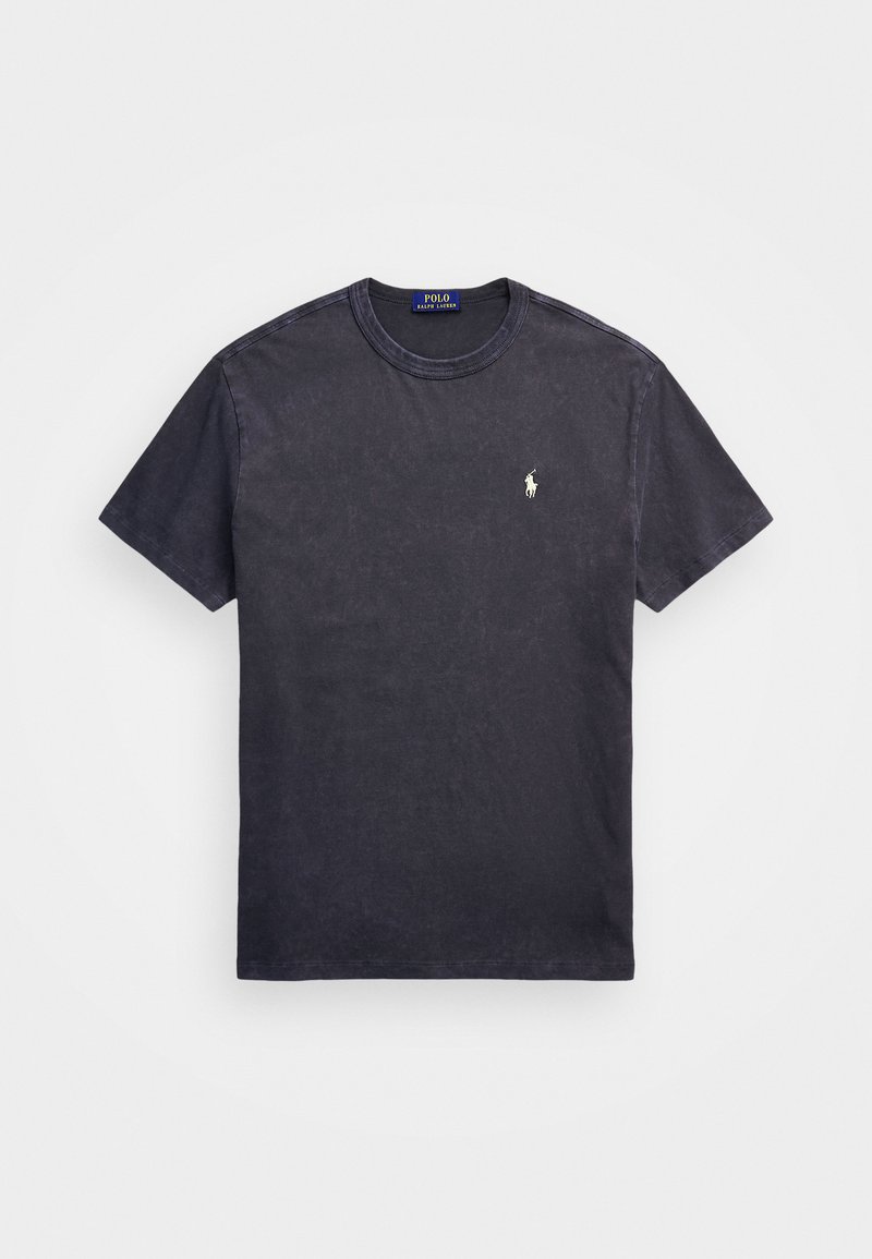 Ciemnogranatowy T-shirt z krótkim rękawem z małym białym logo Polo Ralph Lauren po lewej stronie klatki piersiowej, przedstawiony na jednolitym białym tle.