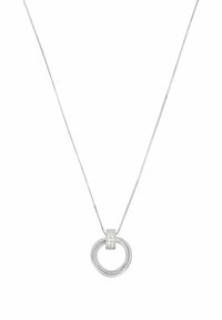 Silverhalsband med en tunn kedja och ett cirkulärt hänge. Hängsmycket har sammanflätade ringar och en texturerad silverdetalj med inlagda stenar.