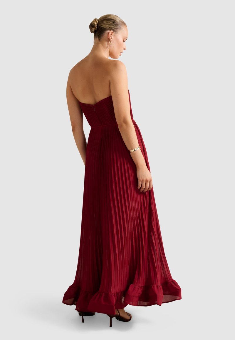 Forever New PETUNIA OFF BODY PLEATED MAXI - Cocktail dress / Party dress -  imperial port/red - Zalando
