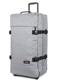 Grå stof rullevognsduffelbag med justerbare stropper, teleskopisk håndtag, sidehåndtag og et logo-patch på fronten.