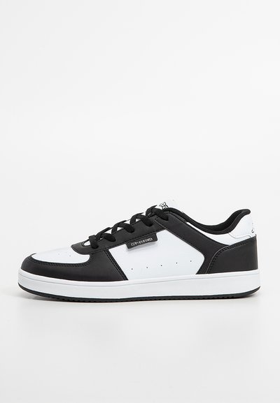 Tallas 40, 44 y 45 Kappa