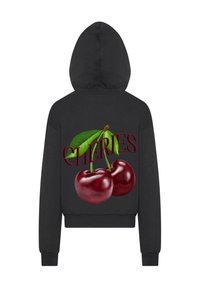 Felpa nera con una grande grafica di due ciliegie rosse e una foglia verde, con la parola "CHERIES" in testo bordeaux sopra il design.