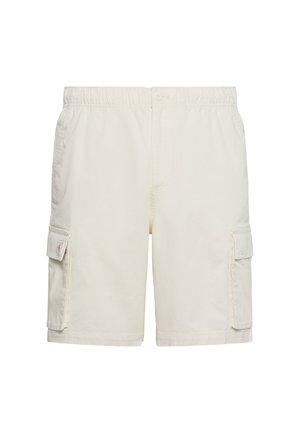 Short cargo beige clair longueur genou avec taille élastique, fermeture par bouton et poches à rabat de chaque côté.