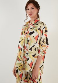 LELA LOOSE FIT - Trousers - yellow