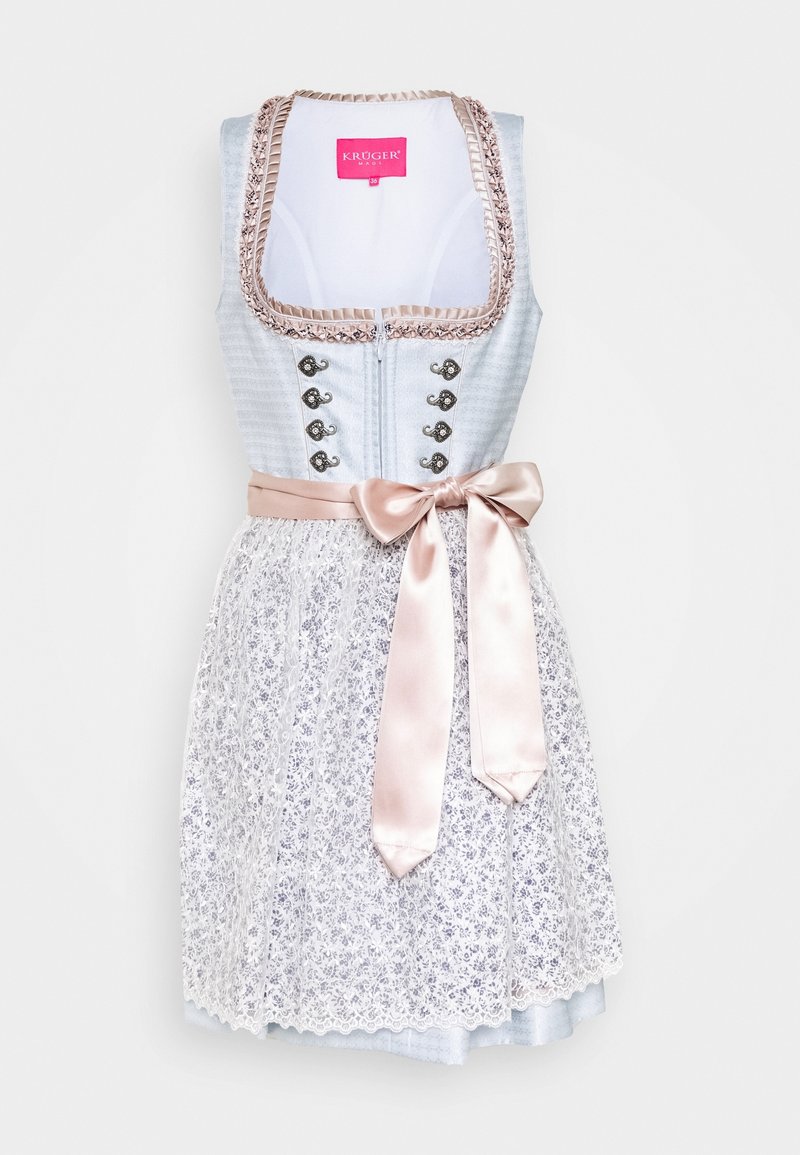 Robe dirndl bleu clair sans manches avec nœud en satin rose, boutons argentés, tablier en dentelle et bordure décorative autour de l'encolure carrée.