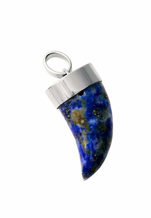 Colgante en forma de colmillo de piedra salpicada azul y dorada con tapa y anilla de plata para sujetarlo a un collar.