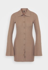 Sélectionné, walnut