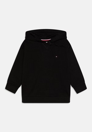 Felpa nera con cappuccio, tasca frontale, polsini e bordo a coste. Presenta un piccolo logo sul petto e un cappuccio foderato. Materiale morbido.