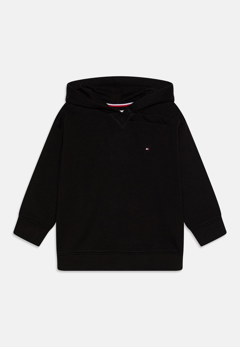 Felpa nera con cappuccio, tasca frontale, polsini e bordo a coste. Presenta un piccolo logo sul petto e un cappuccio foderato. Materiale morbido.