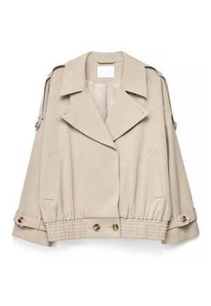 Cappotto trench beige corto con ampi risvolti, polsini con bottoni, orlo elasticizzato con bottoni in tartaruga e tasche anteriori a filetto.