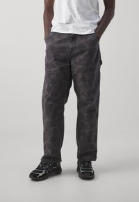 Carhartt WIP DUCK SINGLE KNEE PANT - Kalhoty - green/graphite garment dyed