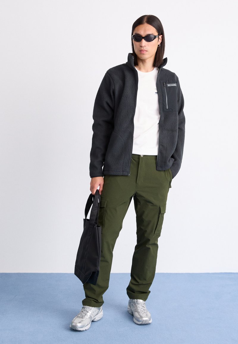 Columbia ROC TECH PANT - Cargo trousers - greenscape/green - Zalando.co.uk
