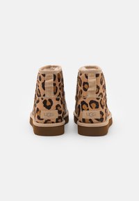 UGG Zimní obuv - off-white