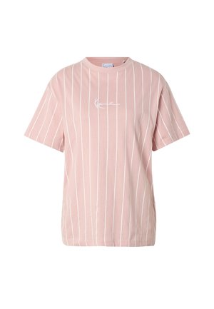 Young woman with long blonde hair wearing a pink short-sleeve T-shirt with white vertical stripes and light blue jeans.