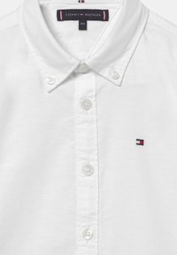 Tommy Hilfiger BOYS STRETCH OXFORD - Camicia - white