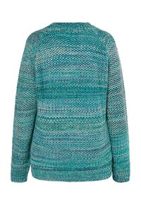 Kötött pulóver különböző árnyalatú teal színben, kerek nyakkivágással és bordás mandzsettákkal; texturált minta vízszintes csíkokkal.