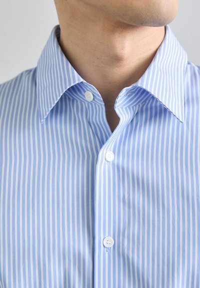 sandro STRIPES SHIRT - Button down-skjorte - ciel