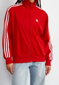 adidas Originals Chaqueta de entrenamiento - red
