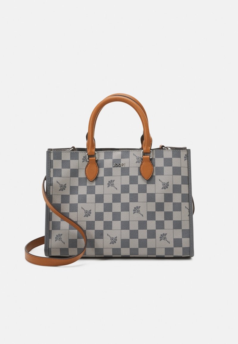 Sac à main à carreaux gris et beige avec motifs floraux, poignées en cuir fauve, bandoulière amovible et logo de marque argenté au centre devant.