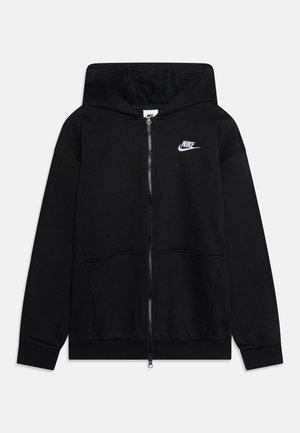 Sudadera con cremallera negra hecha de una tela suave. Presenta un bolsillo en la parte frontal, puños acanalados y un logo blanco de Nike en el pecho. Textura suave.
