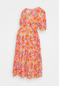 Blumen-Maternity-Kleid mit kurzen Ärmeln, V-Ausschnitt und Bindegürtel in der Taille. Verfügt über ein lebhaftes Muster aus orangefarbenen, rosa und gelben Blumen.