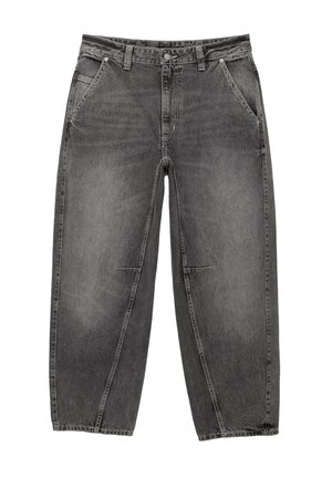 Jean en denim gris large, doté de cinq poches, d'une fermeture à bouton et d'une couture contrastée, avec une texture délavée et une coupe ample.
