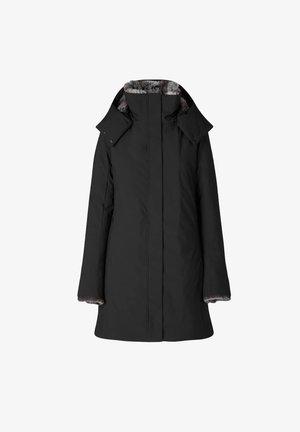 Cappotto invernale nero con colletto alto e foderato in pelliccia sintetica. Presenta maniche lunghe e una vestibilità dritta, progettato per il calore e la protezione.