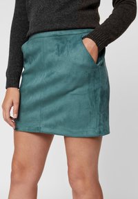 Vero Moda VMDONNADINA SHORT - Minifalda - north atlantic