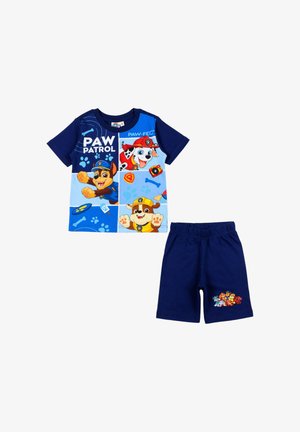 Tenue Paw Patrol bleu marine pour enfants avec T-shirt à manches courtes à imprimé personnages et shorts assortis avec des empreintes de pattes et des badges.