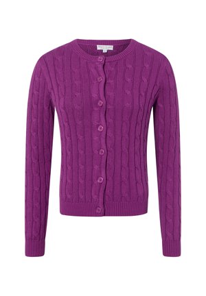 Paarse kabelgebreide cardigan met lange mouwen en zeven bijpassende knopen aan de voorkant, met een ronde halslijn en geribbelde boorden en zoom.